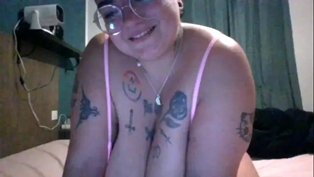 Snapshot of PirateXL chatting on 04/22/26, 03:02 PirateXL online show from 04/22/26, 03:02