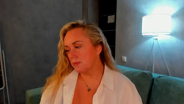 Snapshot of Sky_Kuper chatting on 11/02/25, 11:40 Sky Kuper online show from 11/02/25, 11:40