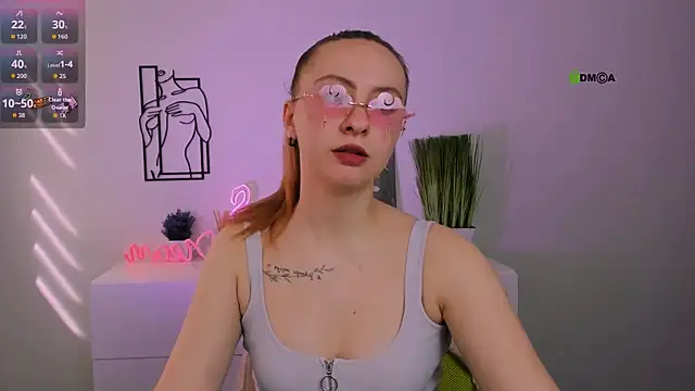 Snapshot of mila_glow1 chatting on 09/17/25, 09:11 mila glow1 online show from 09/17/25, 09:11