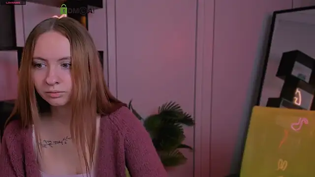 Snapshot of mila_glow1 chatting on 10/03/25, 08:33 mila glow1 online show from 10/03/25, 08:33