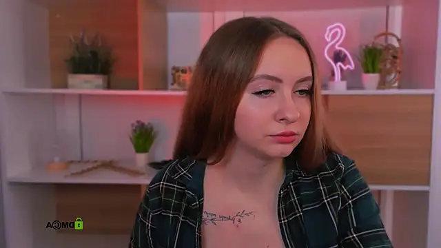 Snapshot of mila_glow1 chatting on 10/12/25, 08:46 mila glow1 online show from 10/12/25, 08:46