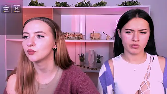 Snapshot of mila_glow1 chatting on 10/22/25, 10:53 mila glow1 online show from 10/22/25, 10:53