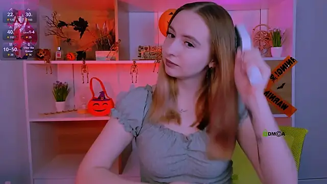 Snapshot of mila_glow1 chatting on 10/30/25, 08:31 mila glow1 online show from 10/30/25, 08:31