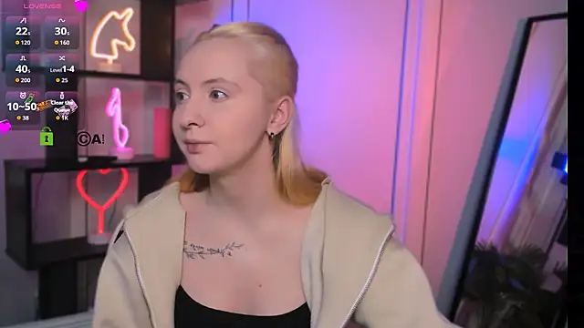 Snapshot of mila_glow1 chatting on 12/14/25, 07:29 mila glow1 online show from 12/14/25, 07:29