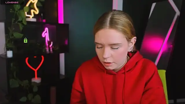 mila glow1 online show from 04/10/26, 06:45