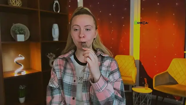 mila glow1 online show from 05/02/26, 06:46
