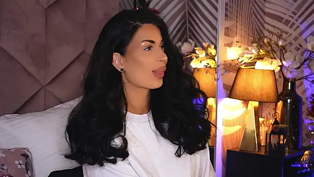 Snapshot of EvaRhea chatting on 12/16/25, 03:55 EvaRhea online show from 12/16/25, 03:55