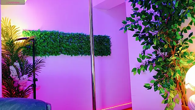 Snapshot of CutenessGirl chatting on 11/15/25, 08:44 CutenessGirl online show from 11/15/25, 08:44