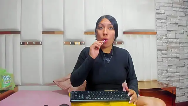 Snapshot of ClioandDemeteer chatting on 10/01/25, 02:39 ClioandDemeteer online show from 10/01/25, 02:39