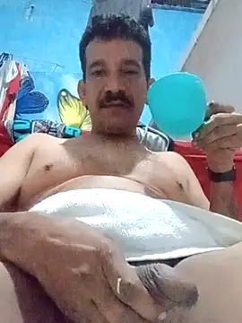 Snapshot of Srsexy18cm chatting on 12/22/25, 01:19 Srsexy18cm online show from 12/22/25, 01:19