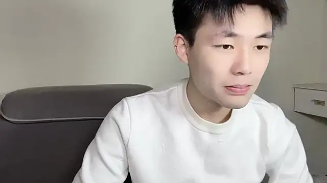 Snapshot of xiaoyang5200 chatting on 10/28/25, 02:53 xiaoyang5200 online show from 10/28/25, 02:53