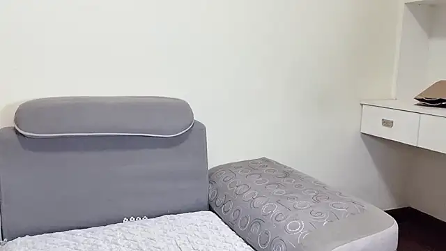 xiaoyang5200 online show from 12/18/25, 04:02