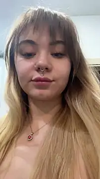 Snapshot of LunaMillie chatting on 12/17/25, 06:08 LunaMillie online show from 12/17/25, 06:08