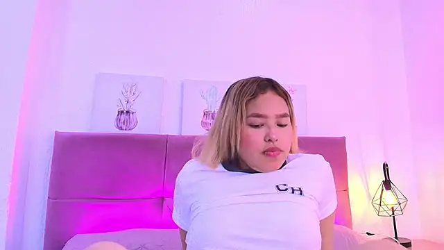 CamiilaGlow online show from 09/30/25, 05:18