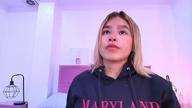 CamiilaGlow online show from 10/03/25, 05:21