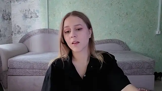 Snapshot of ShyMistery chatting on 10/14/25, 09:10 ShyMistery online show from 10/14/25, 09:10