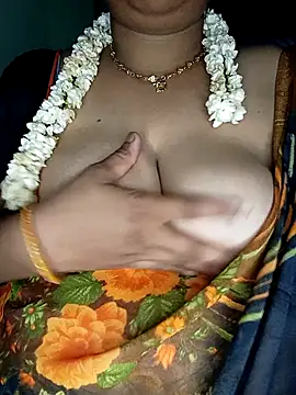 Snapshot of Geetha227 chatting on 11/11/25, 12:43 Geetha227 online show from 11/11/25, 12:43