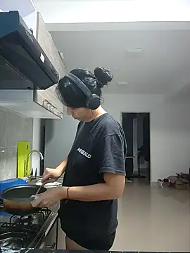 yohacriss online show from 11/10/25, 12:31