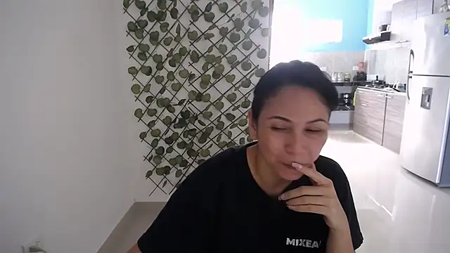 yohacriss online show from 12/15/25, 04:44