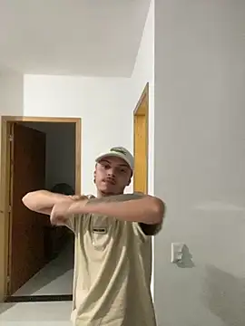 Snapshot of alemaolucca chatting on 10/20/25, 07:20 alemaolucca online show from 10/20/25, 07:20