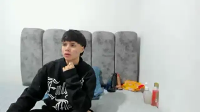 Snapshot of Bruno_Cruzz chatting on 04/17/26, 02:25 Bruno Cruzz online show from 04/17/26, 02:25