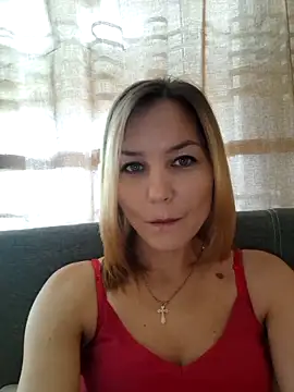 Snapshot of VeroLoverx chatting on 09/13/25, 08:47 VeroLoverx online show from 09/13/25, 08:47