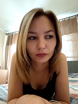 Snapshot of VeroLoverx chatting on 09/27/25, 08:30 VeroLoverx online show from 09/27/25, 08:30