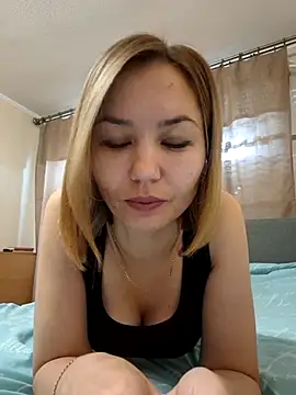 Snapshot of VeroLoverx chatting on 10/18/25, 08:15 VeroLoverx online show from 10/18/25, 08:15