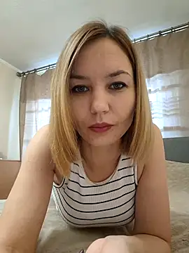 Snapshot of VeroLoverx chatting on 11/16/25, 10:54 VeroLoverx online show from 11/16/25, 10:54