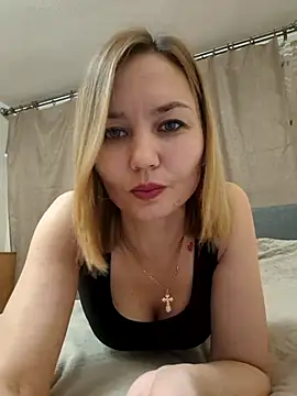 Snapshot of VeroLoverx chatting on 11/28/25, 03:25 VeroLoverx online show from 11/28/25, 03:25