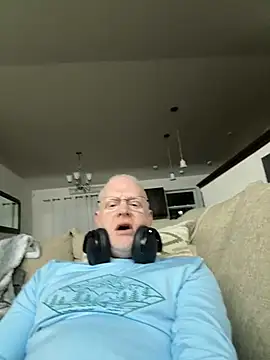 Snapshot of 1Silverfox4you chatting on 01/12/26, 09:47 1Silverfox4you online show from 01/12/26, 09:47