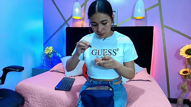 Emma Carteer online show from 10/24/25, 04:03