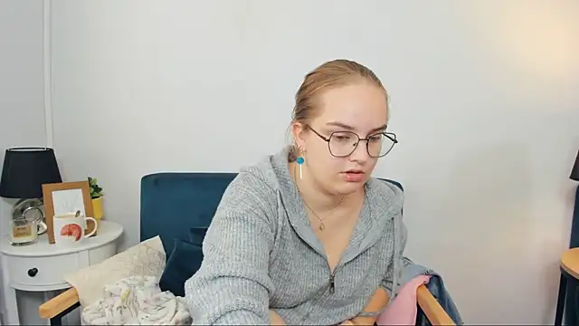 AliceCrazy69 online show from 09/17/25, 06:26