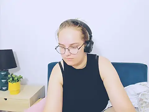 AliceCrazy69 online show from 10/11/25, 09:41