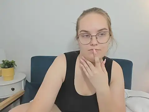 Snapshot of AliceCrazy69 chatting on 11/16/25, 11:49 AliceCrazy69 online show from 11/16/25, 11:49