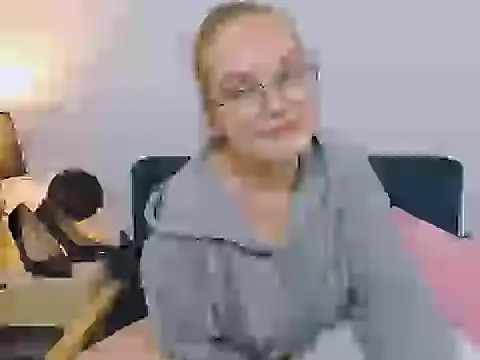 Snapshot of AliceCrazy69 chatting on 11/17/25, 03:18 AliceCrazy69 online show from 11/17/25, 03:18