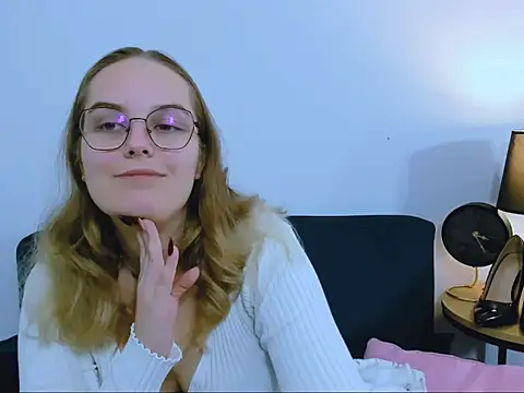 Snapshot of AliceCrazy69 chatting on 11/21/25, 12:48 AliceCrazy69 online show from 11/21/25, 12:48