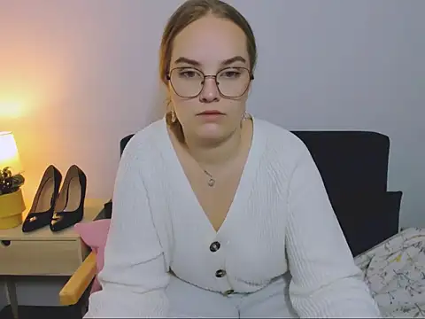 Snapshot of AliceCrazy69 chatting on 11/23/25, 10:26 AliceCrazy69 online show from 11/23/25, 10:26