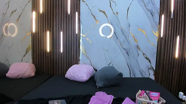 Snapshot of VictoriaDuart chatting on 10/25/25, 08:36 VictoriaDuart online show from 10/25/25, 08:36