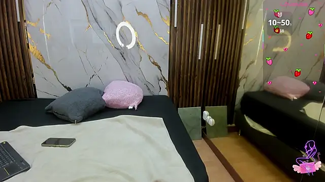 Snapshot of VictoriaDuart chatting on 11/02/25, 08:22 VictoriaDuart online show from 11/02/25, 08:22