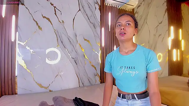 Snapshot of VictoriaDuart chatting on 11/08/25, 08:07 VictoriaDuart online show from 11/08/25, 08:07