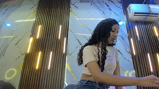 Snapshot of VictoriaDuart chatting on 11/27/25, 08:00 VictoriaDuart online show from 11/27/25, 08:00