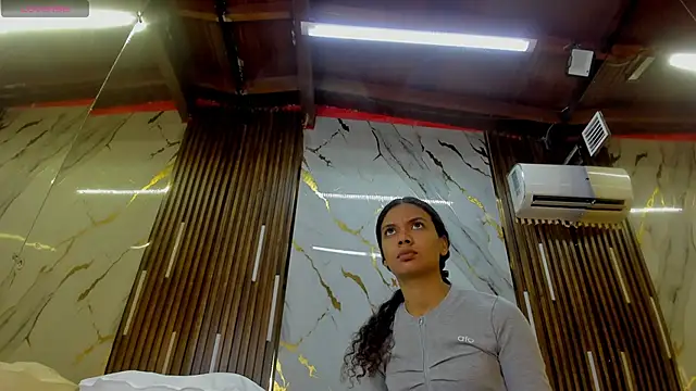 Snapshot of VictoriaDuart chatting on 11/30/25, 05:50 VictoriaDuart online show from 11/30/25, 05:50