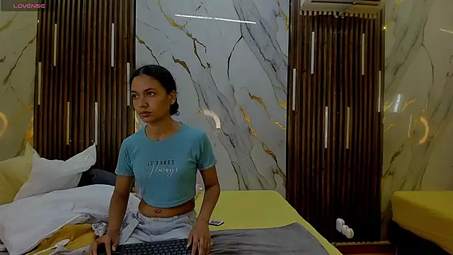 Snapshot of VictoriaDuart chatting on 12/01/25, 08:25 VictoriaDuart online show from 12/01/25, 08:25