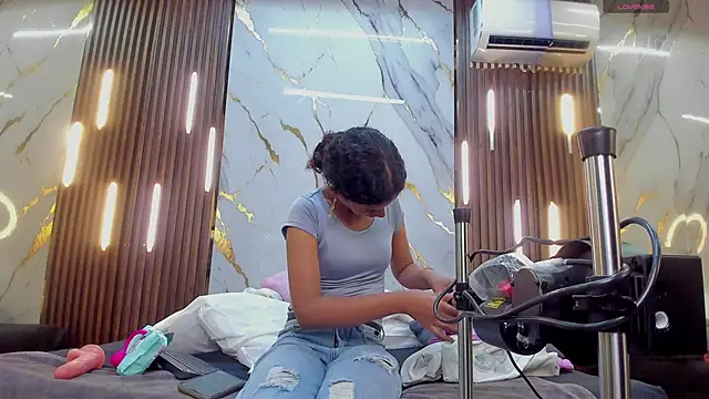 Snapshot of VictoriaDuart chatting on 12/14/25, 08:35 VictoriaDuart online show from 12/14/25, 08:35