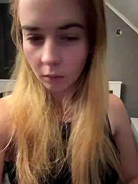 ellieen online show from 10/18/25, 09:37