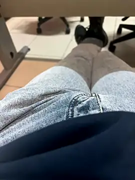 Snapshot of bogerkek chatting on 10/29/25, 10:11 bogerkek online show from 10/29/25, 10:11