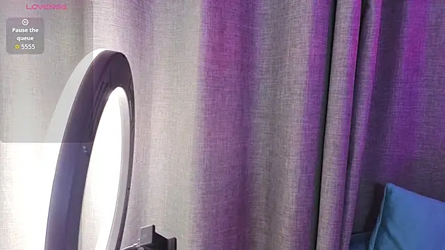 Snapshot of _valeria_saenz_ chatting on 01/15/26, 04:28 valeria saenz online show from 01/15/26, 04:28