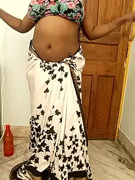 Snapshot of Swaalina chatting on 09/22/25, 10:06 Swaalina online show from 09/22/25, 10:06