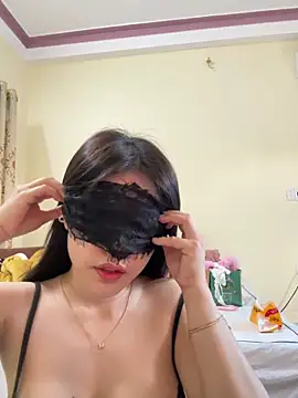 Snapshot of ZinzinLy chatting on 01/15/26, 04:50 ZinzinLy online show from 01/15/26, 04:50